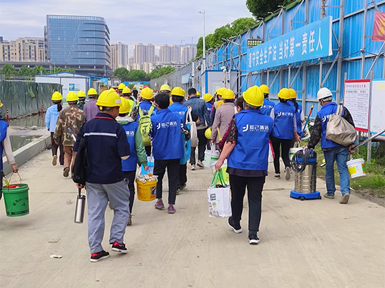專業(yè)保潔團隊